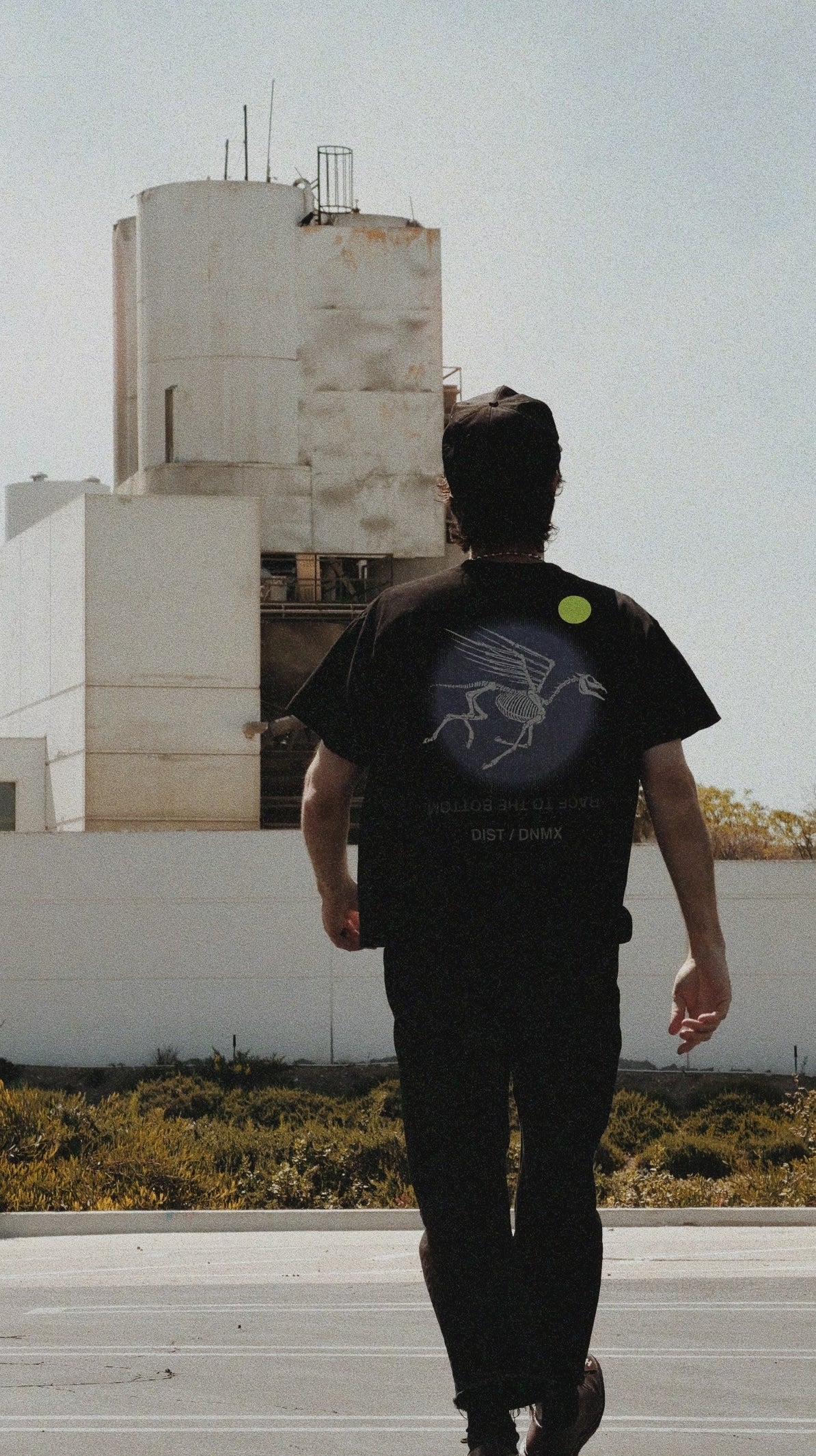DIST / DNMX X SKULLPHONE "Pegasus" T in BLACK
