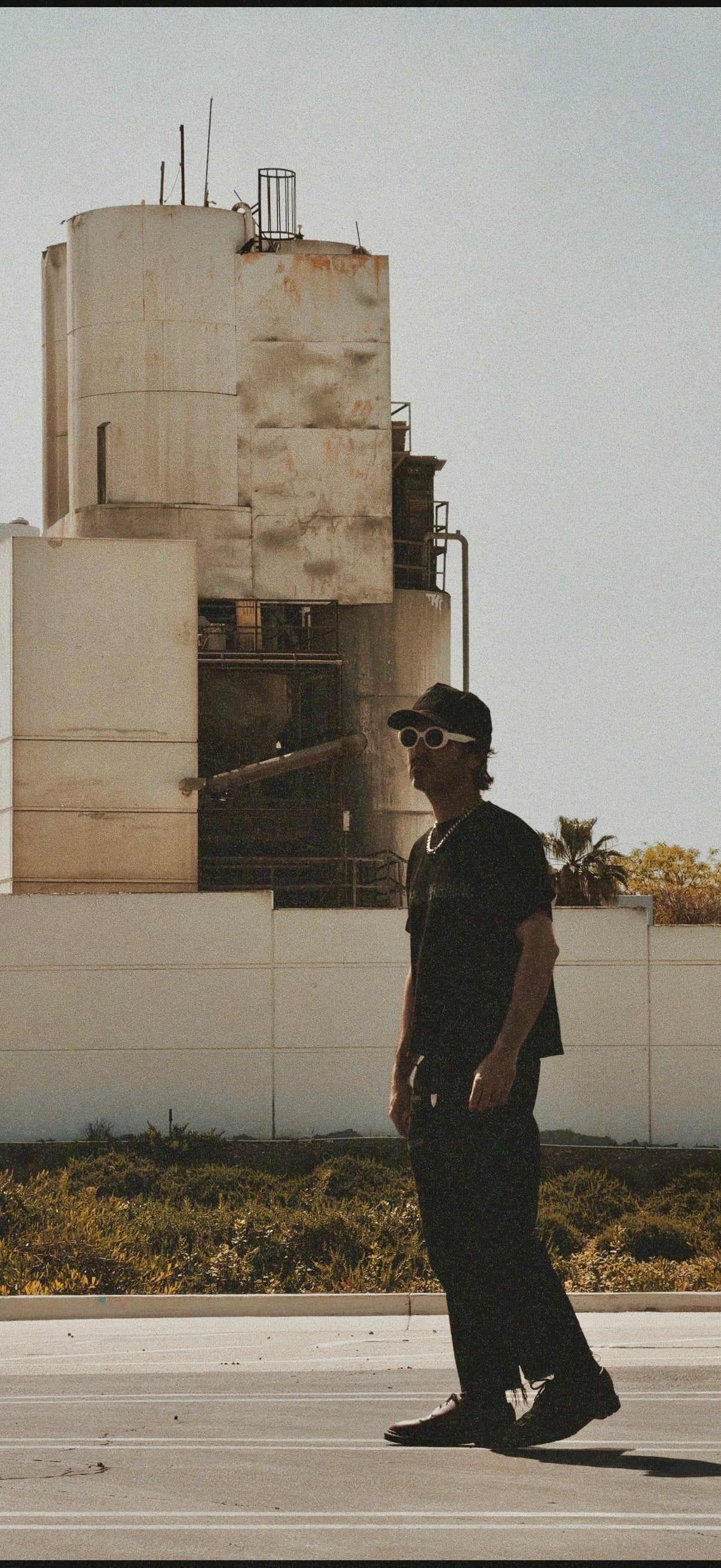 DIST / DNMX X SKULLPHONE "Pegasus" T in BLACK
