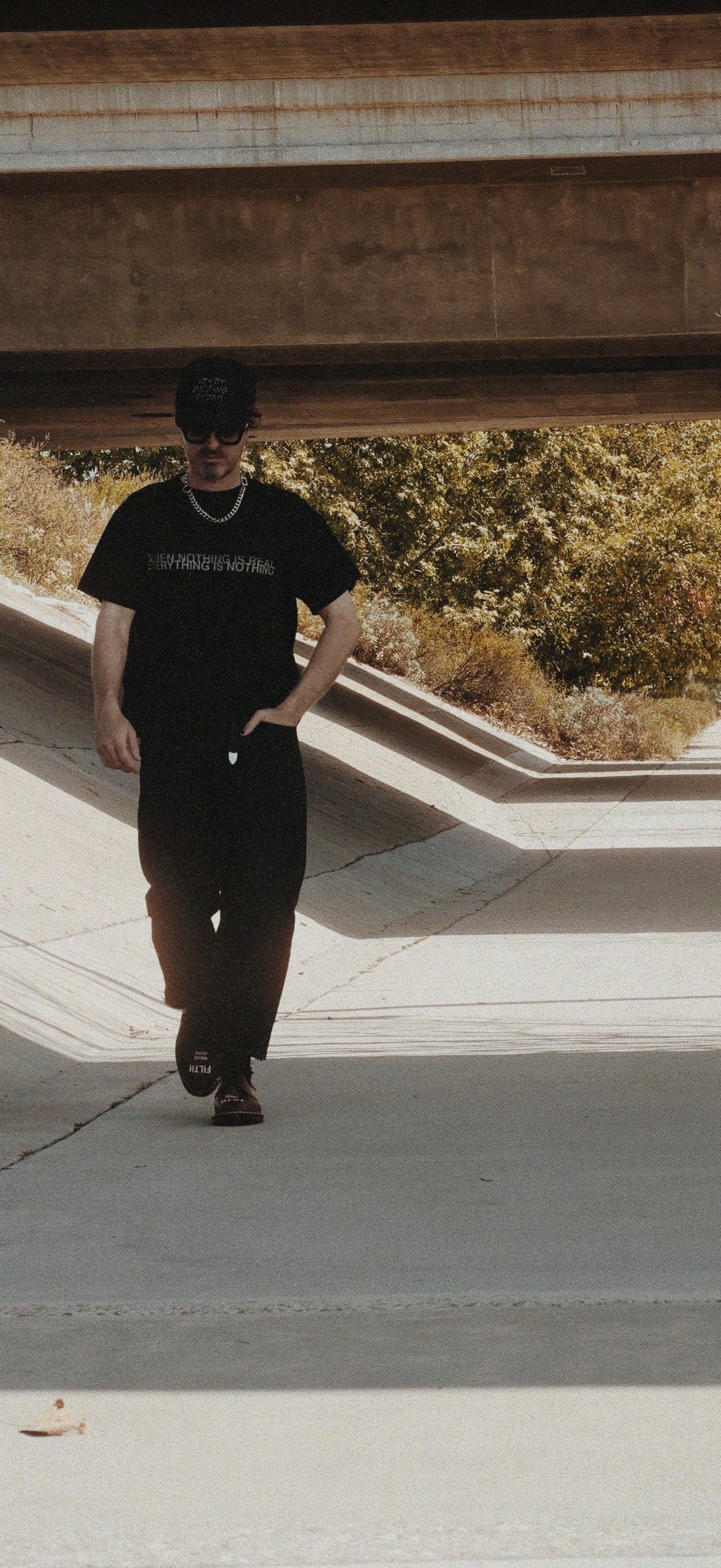DIST / DNMX X SKULLPHONE "Pegasus" T in BLACK