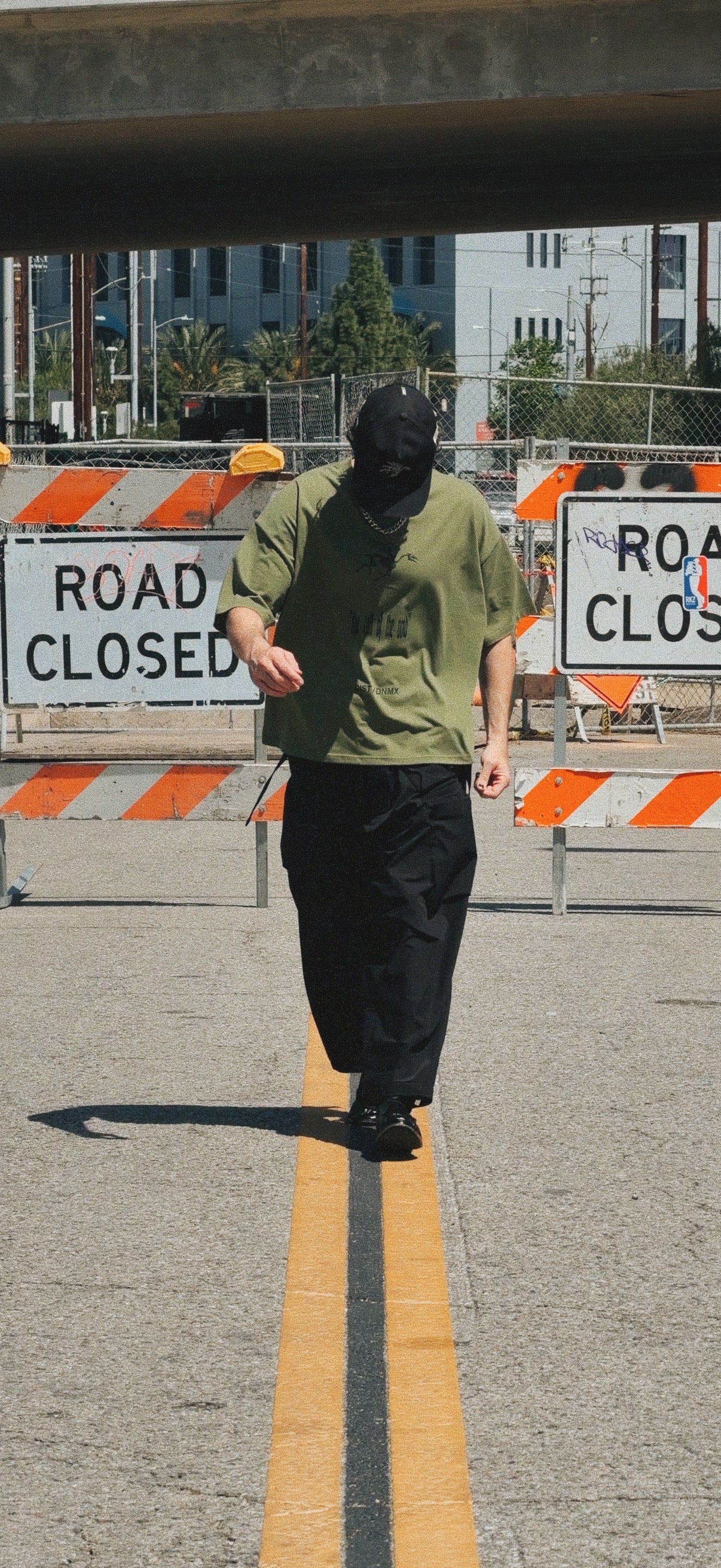 DIST / DNMX X SKULLPHONE "The Call of The Void" T in OLIVE