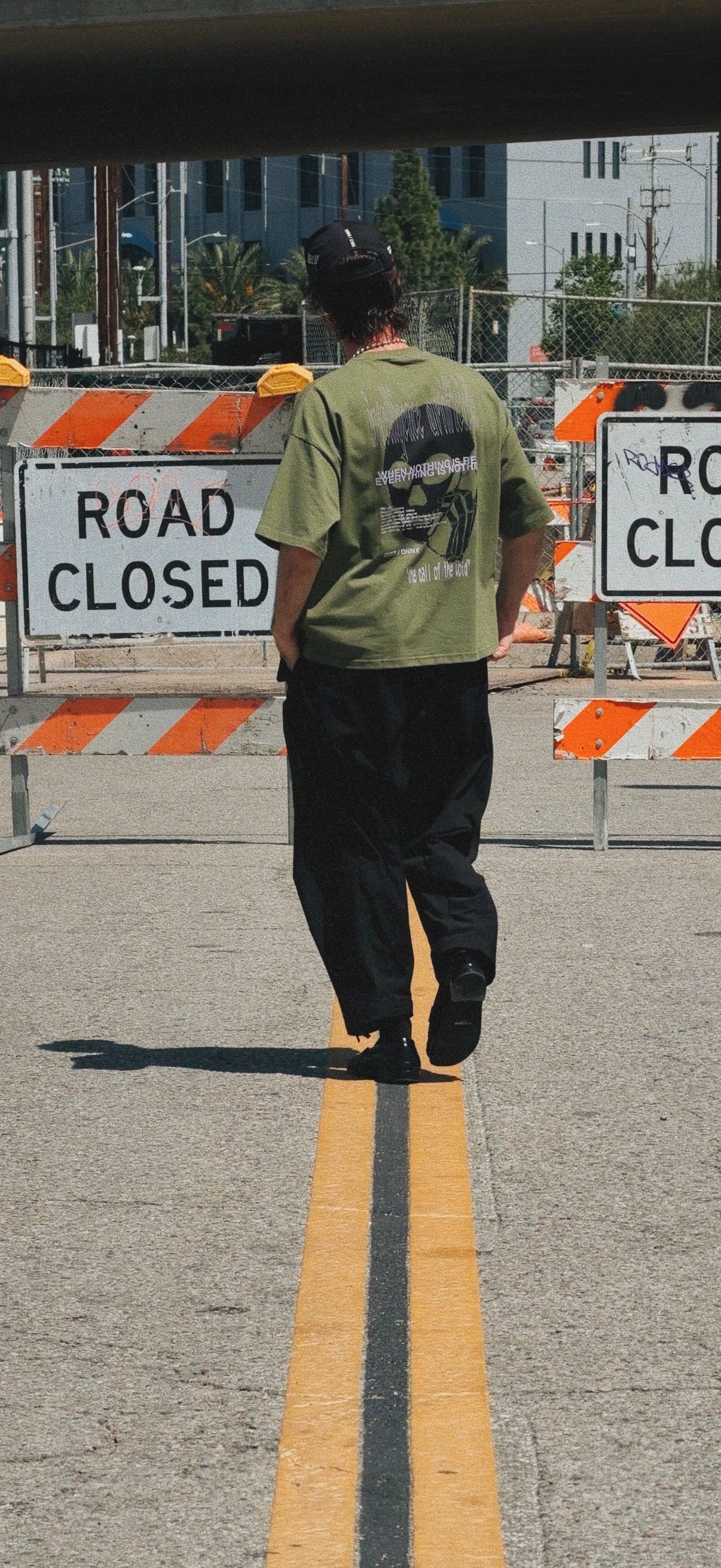 DIST / DNMX X SKULLPHONE "The Call of The Void" T in OLIVE