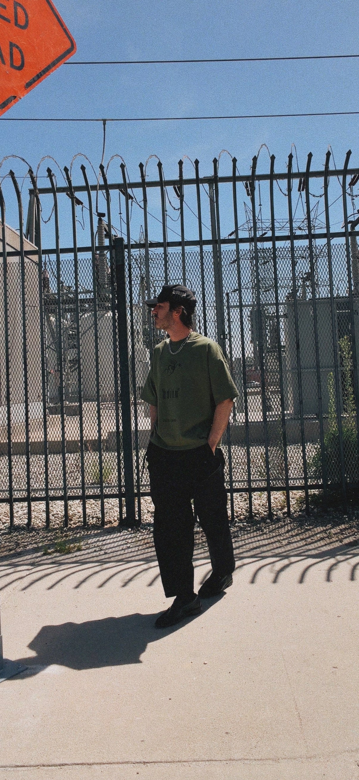 DIST / DNMX X SKULLPHONE "The Call of The Void" T in OLIVE