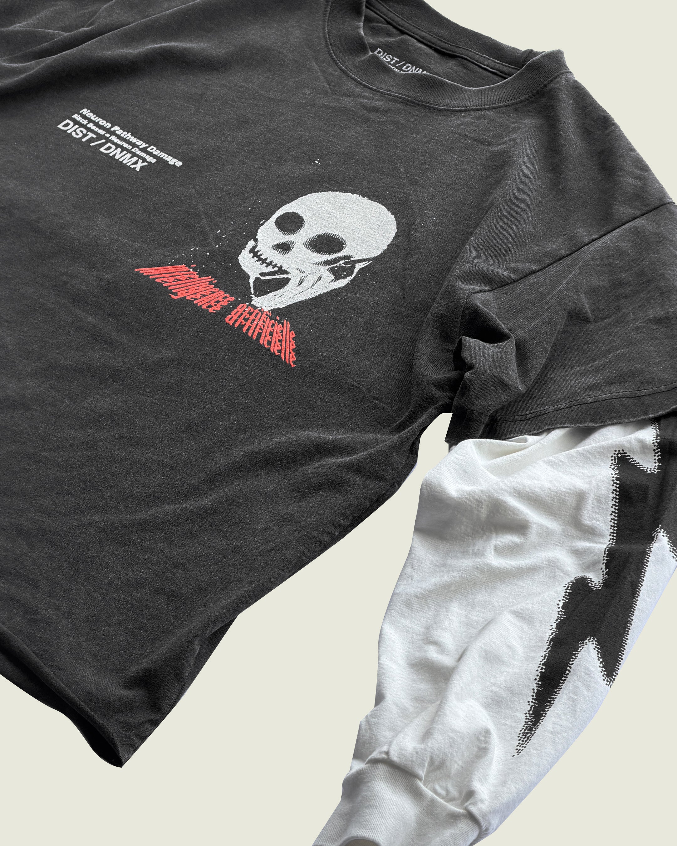 DIST / DNMX X SKULLPHONE "Hallway Of Mirrors" T in BLACK FADE