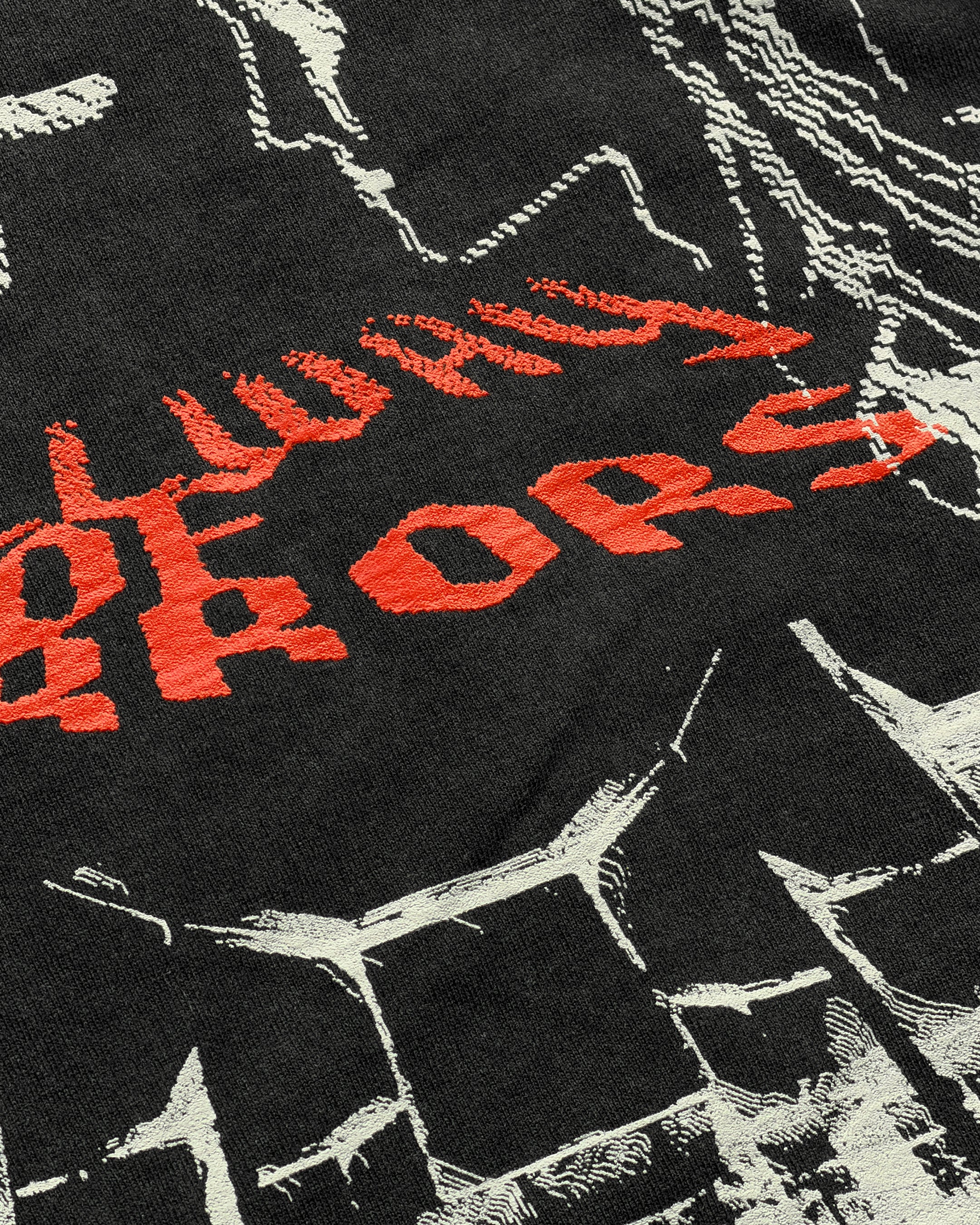 DIST / DNMX X SKULLPHONE "Hallway Of Mirrors" T in BLACK FADE
