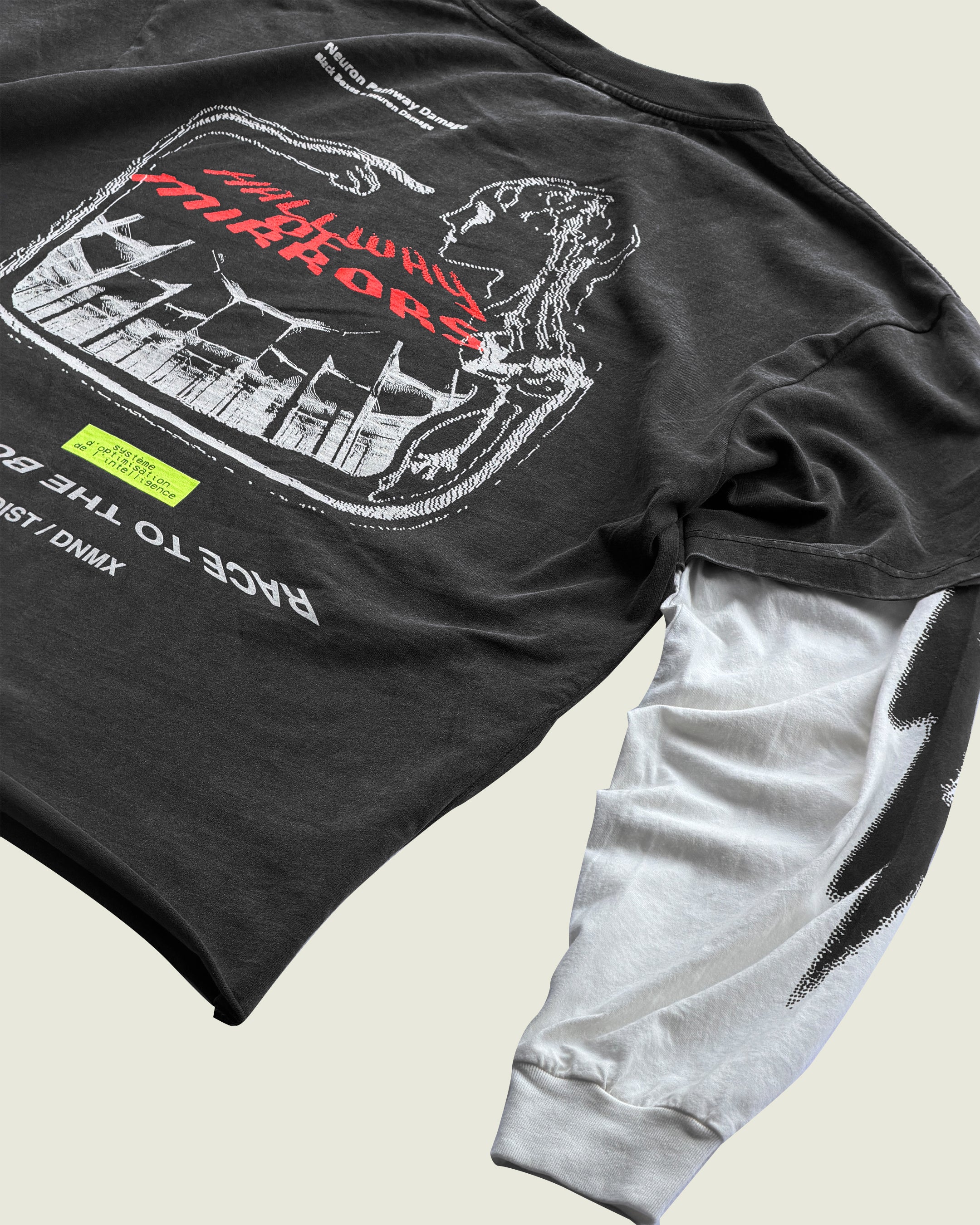 DIST / DNMX X SKULLPHONE "Hallway Of Mirrors" T in BLACK FADE